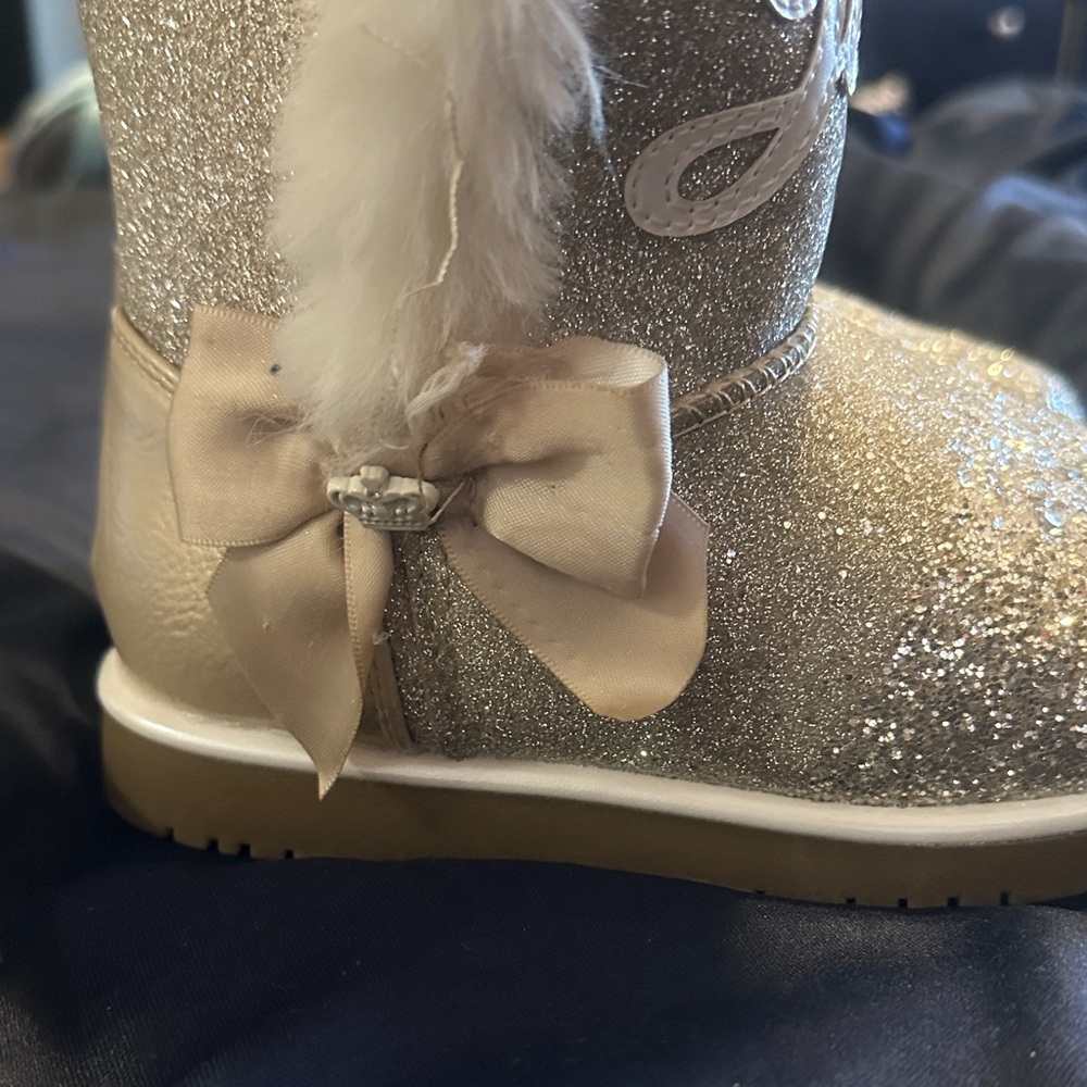 Juicy Couture Glittery Gold Kids Boots - Picture 4 of 5